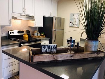 Granite Counter Tops In Kitchen at Madison Park Apartment Homes, Anaheim, CA, 92804